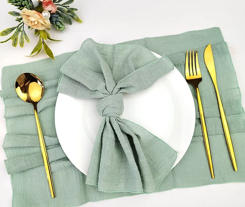 Comment entretenir efficacement la serviette de table en lin brut Aubervilliers pour assurer leur longévité et leur beauté ?